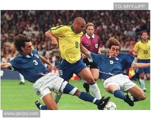 足球明星20号球衣的传奇故事与背后不为人知的奋斗历程 足球明星20号球衣的传奇故事与背后不为人知的奋斗历程